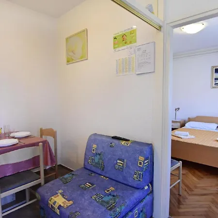 Apartment In Mit Kleiner Terrasse