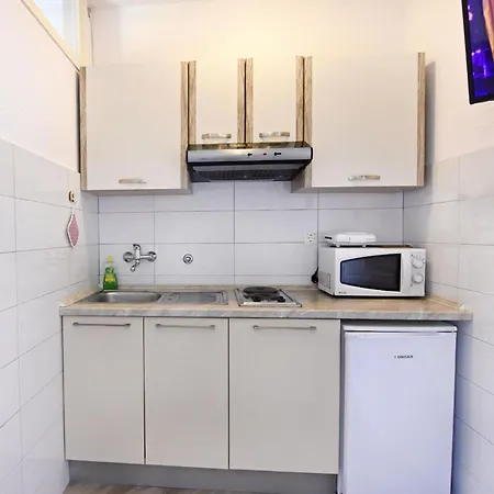 Apartment In Mit Kleiner Terrasse Umag