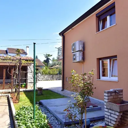 In Mit Kleiner Terrasse Daire *
